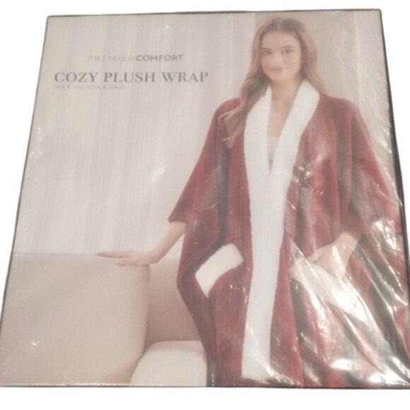 Women's Red Cozy Plush Wrap 50x70 NIB - Picture 1 of 5